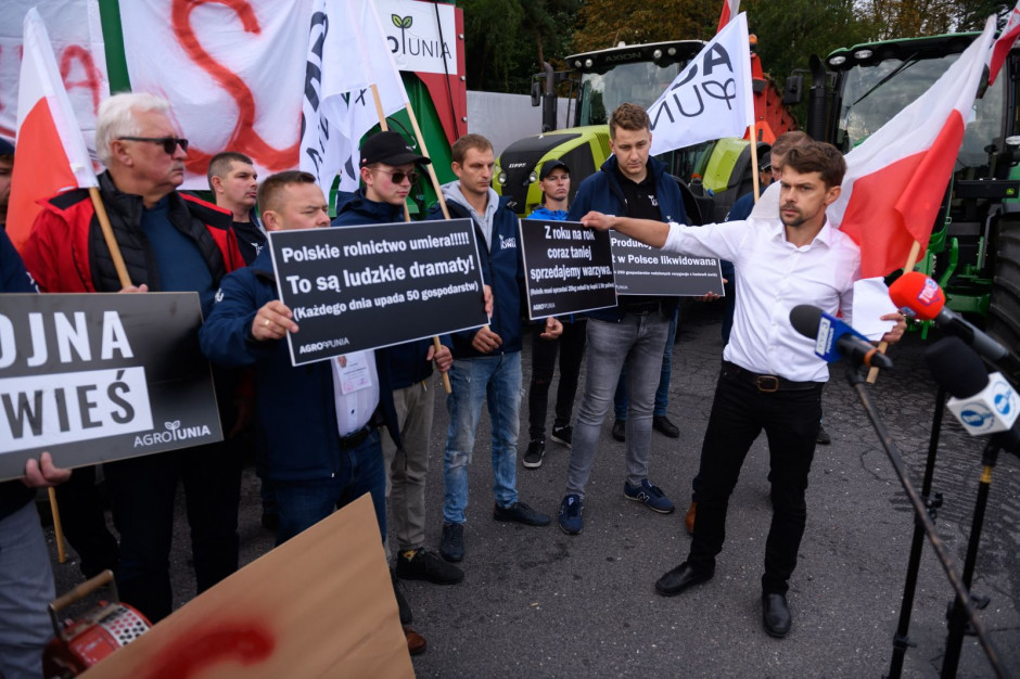 Start 48-godzinnego protestu rolników w Nowym Mieście nad Wartą. Fot.PAP/Jakub Kaczmarczyk