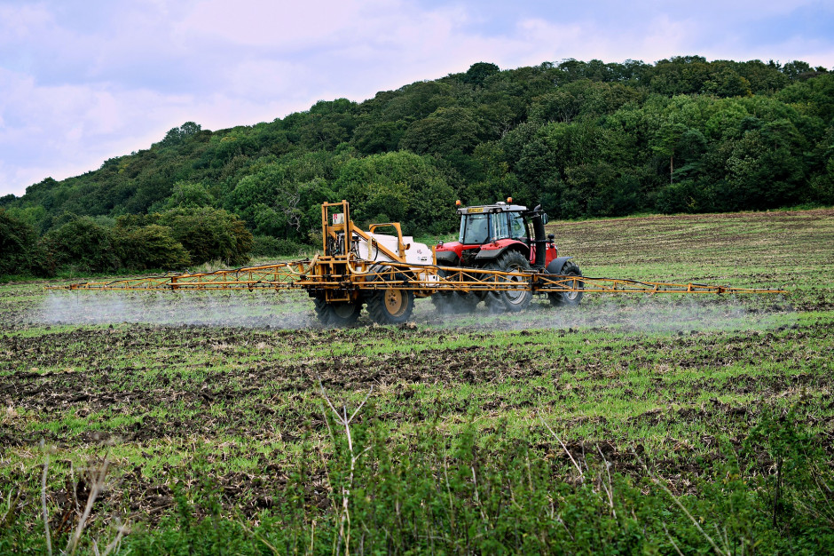 Władze francuskie zatwierdziły łącznie 155 wniosków o zezwolenie na eksport pestycydów, wykorzystując w tym celu luki w prawie - podaje dziennik, fot. Pixabay