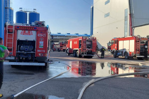 Pożar mleczarni Bielmlek w Bielsku Podlaskim - dym sięga 40 metrów