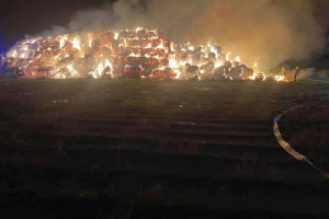 Wielki pożar sterty słomy w Wielkopolsce