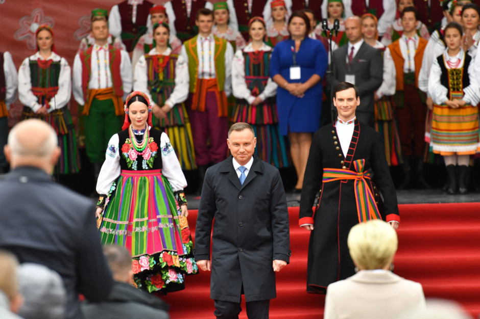 Prezydent RP Andrzej Duda podczas Ceremoniału Dożynkowego na dziedzińcu Pałacu Prezydenckiego, PAP/Piotr Nowak