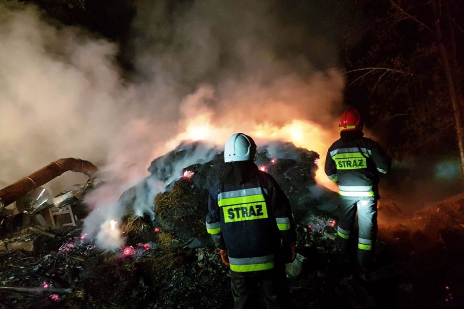Ogień strawił budynek wraz ze zwierzętami wewnątrz, fot. KM PSP Nowy Sącz