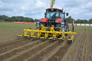 Pokazy pielników mechanicznych podczas Agro Show 2021