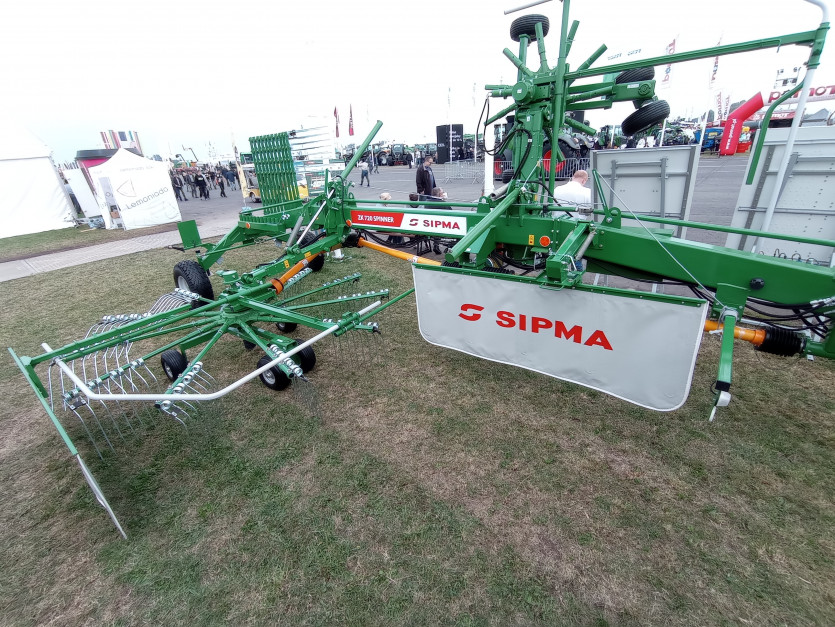Sipma ZK 720 Spinner - dwuwirnikowa zgrabiarka. kolejna nowość Sipmy na Agro Show 2021 fot. Adam Ładowski