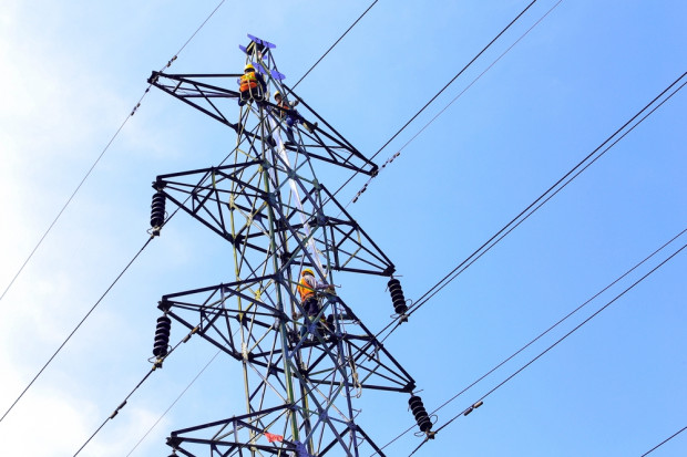 Starzenie się sprzętu, brak inwestycji w infrastrukturę, niezdolność do nadążania za popytem oraz ryzyko blackoutu, To tylko niektóre problemy, z jakimi borykają się polskie systemy energetyczne. Foto. Shutterstock Bez modernizacji sieci energetycznych czekają nas przerwy w dostawie prądu