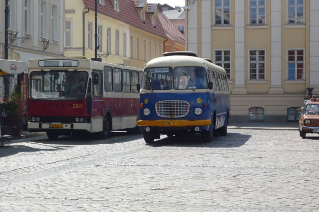 Jest wiele gmin, w którym transport zbiorowy nie funkcjonuje, Foto: Pixabay/BogdanJab Autobusy powinny dowozić chociaż do siedziby władz gminy