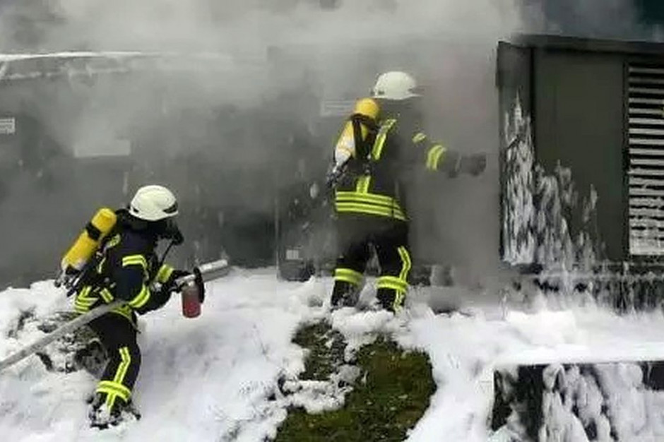 Akcję strażaków utrudniał gesty toksyczny dym, Foto: Straz Pożarna Rendsburg-Eckernförde 