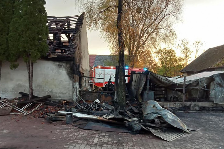 Budynek gospodarczy spłonął doszczętnie, Foto: OSP Szydłowice