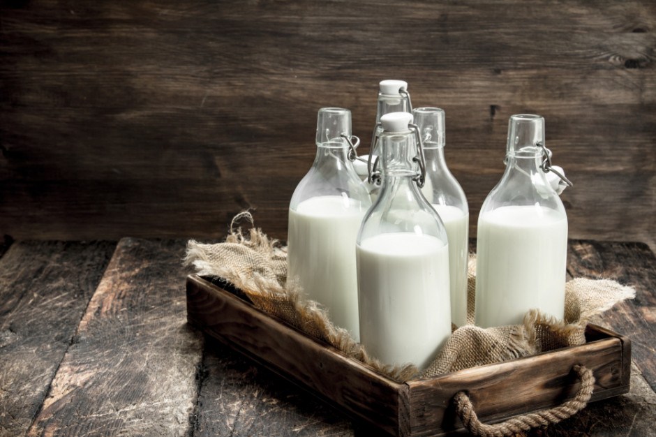 Według danych KE w Polsce cena mleka surowego w skupie wzrosła w listopadzie o 1,3 proc. i wyniosła 36,57 euro/100 kg, fot. Shutterstock