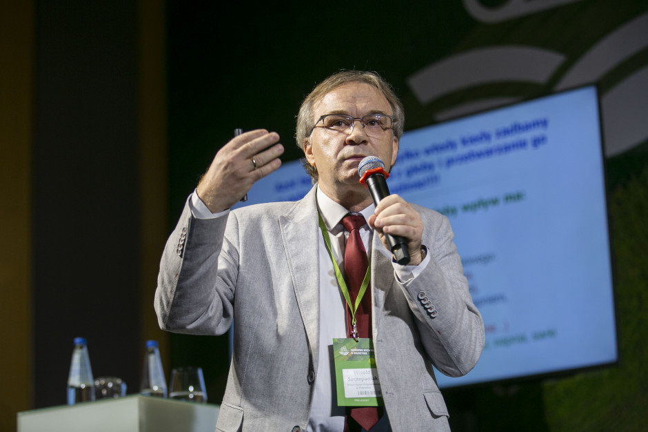 Prof. UPP dr hab. Witold Szczepaniak z  Uniwersytetu Przyrodniczego w Poznaniu mówił podczas konferencji NWwR 2021 między innymi o profilaktyce mikroelementowej rzepaku ozimego Fot. PTWP