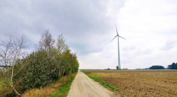 Mikroinstalacje wiatrowe to pomysł na zmniejszenie rachunków za prąd