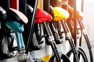 Morawiecki: Wprowadzamy obniżkę cen paliw