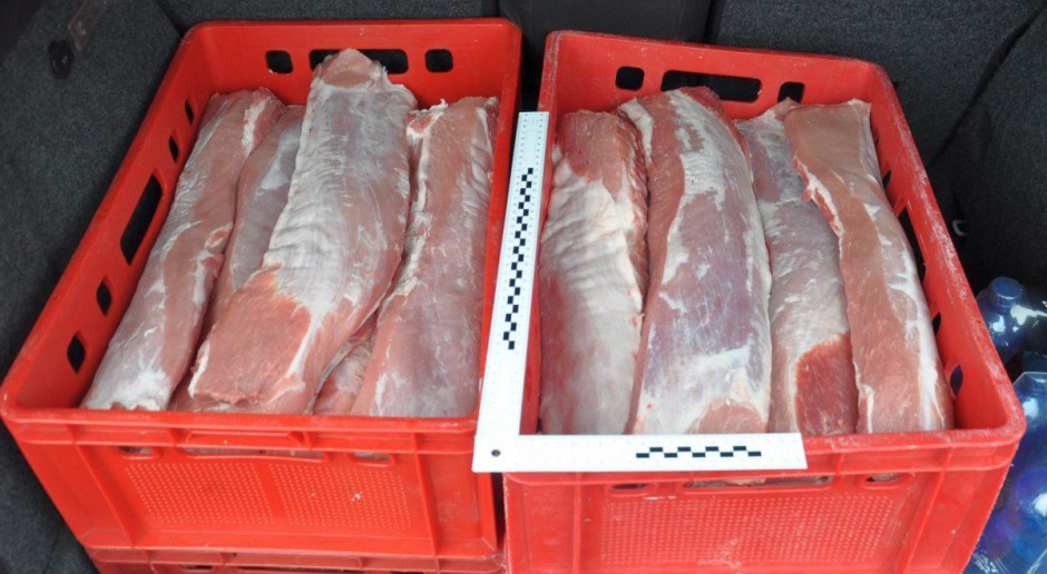 Pracownicy wynieśli z zakładu prawie 2,5 tony mięsa