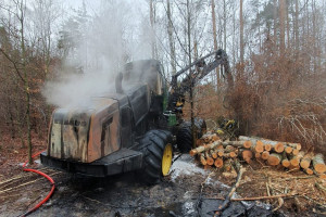 Pożar maszyny do prac leśnych