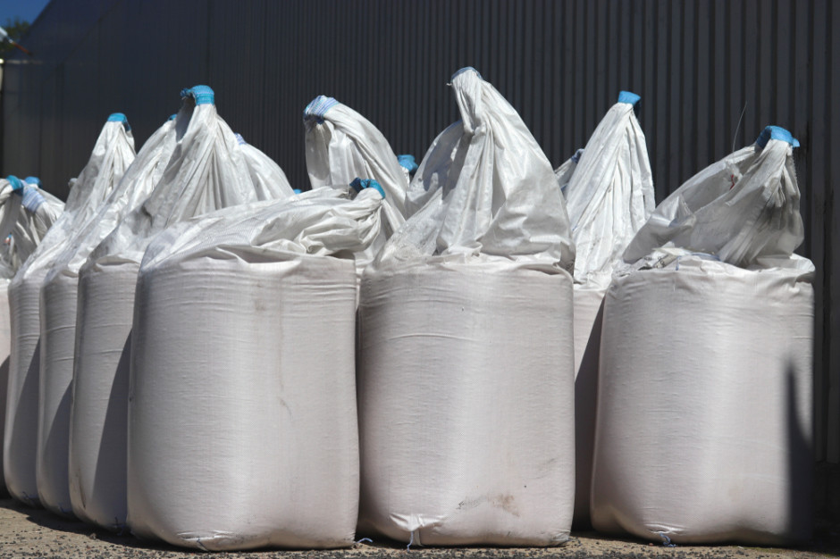 Pozwólmy rolnikom stosować nawozy w uprawach wtedy, kiedy jest to konieczne, a nie wtedy gdy pozwala na to Bruksela - apeluje PZPRZ, fot. shutterstock
