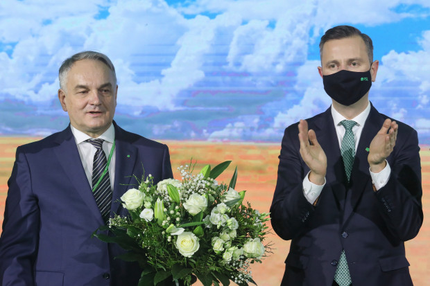 Ponownie wybrany na prezesa Polskiego Stronnictwa Ludowego Władysław Kosiniak-Kamysz (P) i nowy przewodniczący Rady Naczelnej PSL Waldemar Pawlak. Fot. PAP/Paweł Supernak Kongres PSL ponownie wybrał na prezesa partii Władysława Kosiniaka-Kamysza