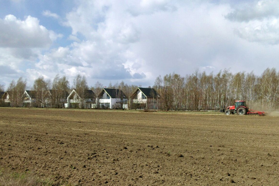 Coraz więcej osiedli powstaje na terenach typowo wiejskich, Foto: GT