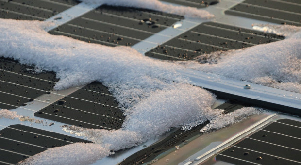 Na jakie uszkodzenia są narażone panele fotowoltaiczne w czasie zimy?