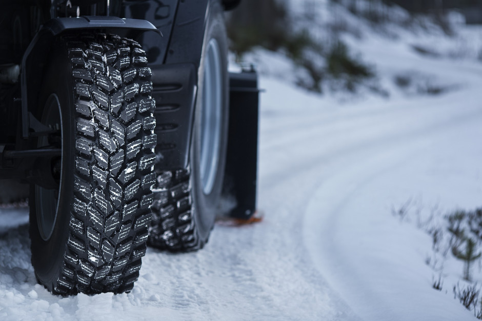 Nokian Hakkapeliitta TRI to jedyna stricte zimowa opona dedykowana ciągnikom na rynku. Konkurencja poleca raczej opony całoroczne, które dobrze radzą sobie na śniegu. fot. Nokian Heavy Tyres 