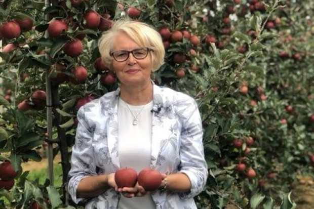 Grażyna Wiatr w XII edycji konkursu „Sposób na Sukces” otrzymała wyróżnienie za tłocznię soków z owoców i warzyw Soki z „Wiatrowego Sadu” w „Sposobie na Sukces”