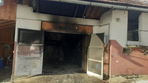 Pożar wybuchł w części budynku wykorzystywanej na garaż, Foto: PSP Nowy Sącz