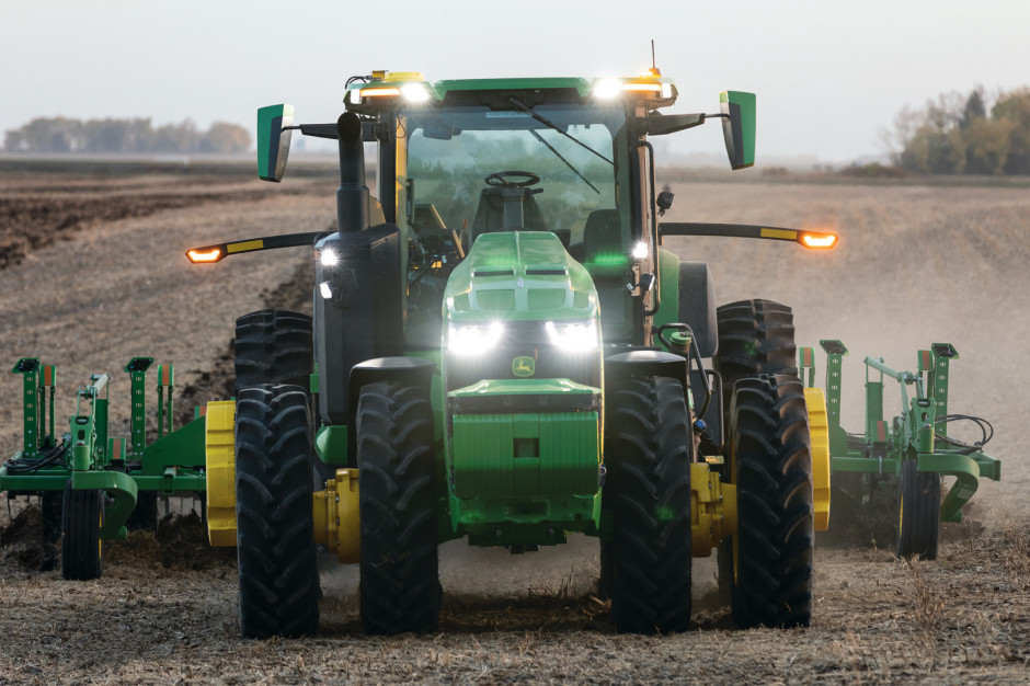 Autonomiczny traktor John Deere powstał na bazie maszyn serii 8R, fot.JD
