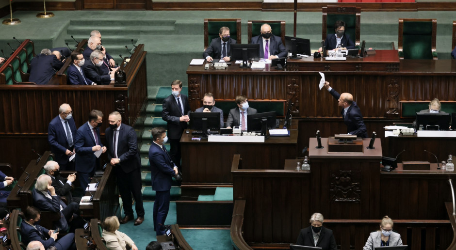 Sejm: PiS za projektem obniżającym VAT na żywność, paliwa i energię; opozycja - spóźniony i przejściowy