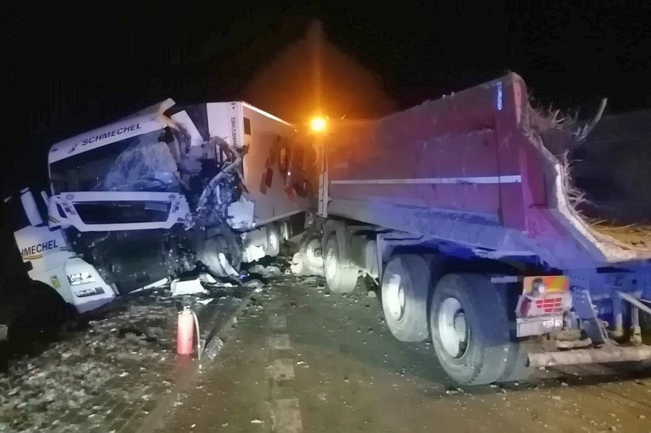 Tir najechał na traktor i inna ciężarówkę, Foto: Policja