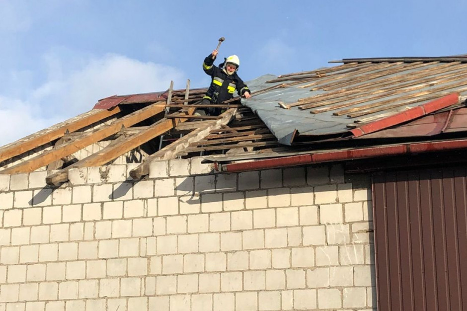 W powiecie przasnyskim wichura zdmuchnęła kilkanascie dachów, Foto: KP PSP Przasnysz