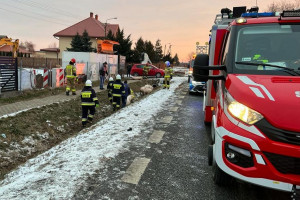 Tir najechał na przyczepę z tucznikami, a traktor na samochód