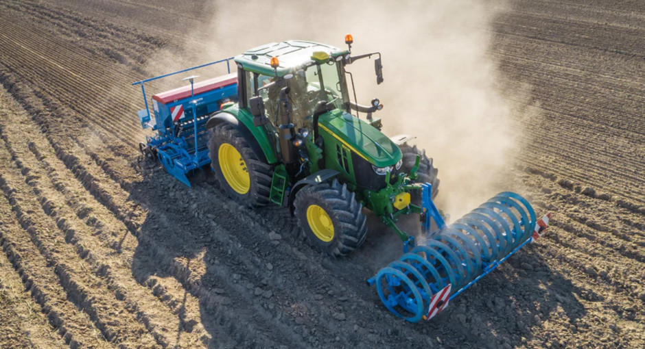 Ceny ciągnika John Deere 6090M w wyposażeniu standardowym startują od poziomu 313,6 tys. zł brutto fot. mat. prasowe