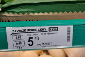 Zerowy VAT na żywność. Ile dzięki niemu zostało w kieszeni polskiej rodziny w 2022 r.? Lepszy rydz, niż nic...