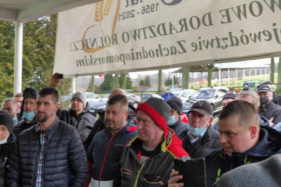Rolnicy przed siedzibą ZODR w Barzkowicach, Foto: Solidarność RI