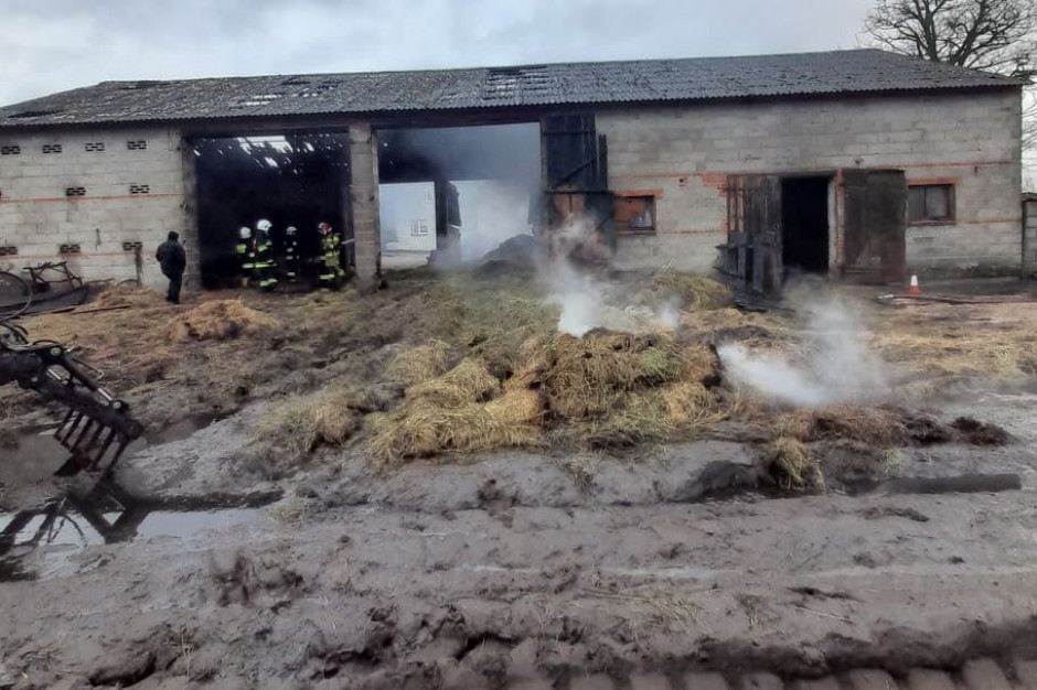30 stycznia w jednym z gospodarstw spaliły się obora i stodoła, Foto: Gmina Gizałki