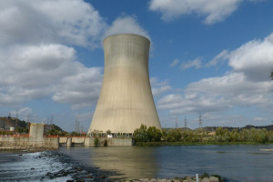 Sasin: Aktualny jest plan budowy co najmniej dwóch elektrowni jądrowych