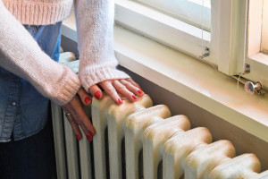 Czy obniżenie temperatury w domu pozwoli oszczędzić na rachunkach za ogrzewanie?