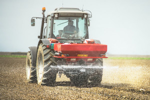 MRiRW: w tym roku nie będzie zmiany terminu wysiewu nawozów azotowych