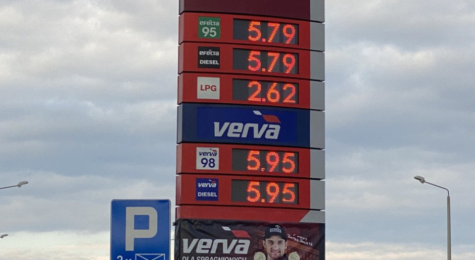 Ceny paliw z poranka 25 lutego na jednej ze stacji paliw w Białej Podlaskiej, fot.kh