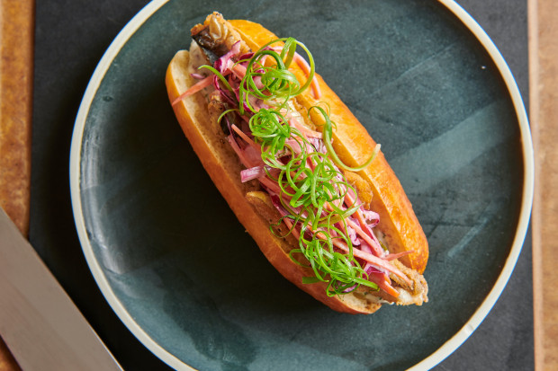 Hot dog ze śledziem