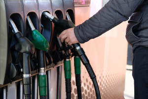 Ceny paliw w Polsce wciąż mocno szybują w górę