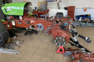 Zduntrac "Ursus C-360 XXI w." - prace przy hydraulice z giętarką do rur
