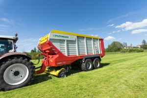 Pöttinger Jumbo 7000 z nagrodą Farm Machine 2022