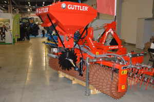 Czym podsiać trawę - przegląd rozwiązań z Agrotech 2022
