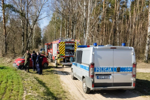 Z papierosem zasnął na łące – o mało nie spłonął