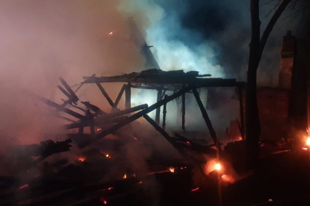 Spaliło się gospodarstwo agroturystyczne w Bukwałdzie, Foto: KM PSP Olsztyn Pożar w gospodarstwie agroturystycznym pod Olsztynem