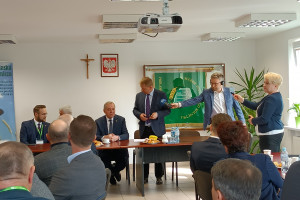 Kowalczyk otwarty na zwiększenie premii finansowych dla młodych rolników