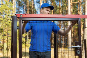Czy warto zdecydować się na zakup ogrodzenia z montażem?