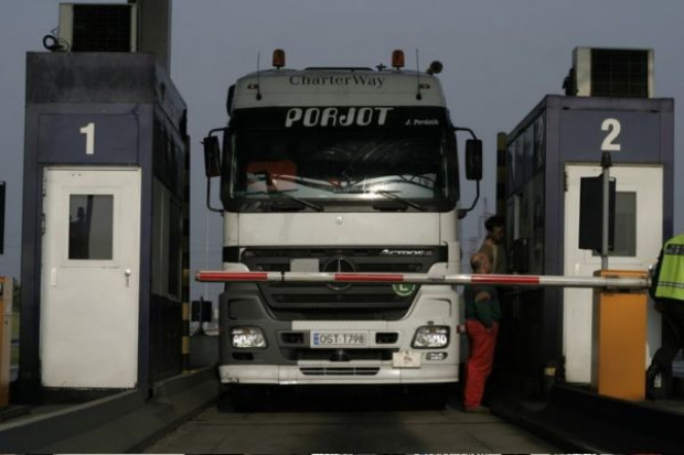 1,4 tys. ciężarówek w kolejce do przejścia w Bobrownikach