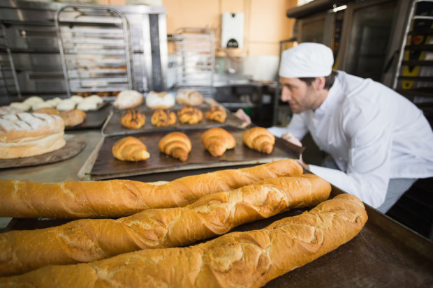 Sposób na podwyżki we Włoszech: piekarze proszą klientów, by zamawiali chleb
