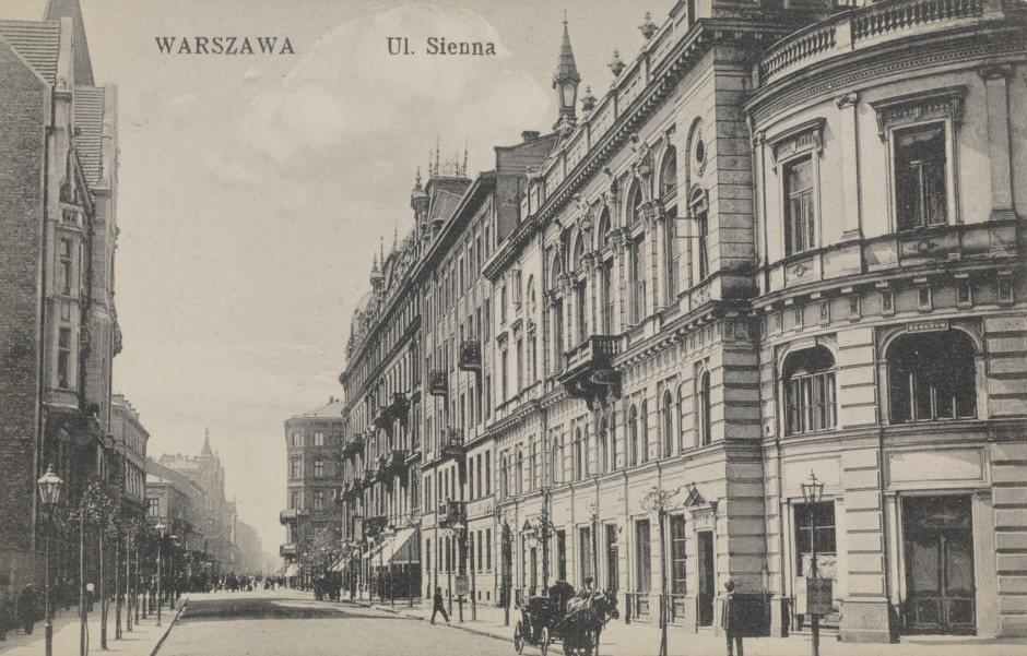 Ulica Sienna w Warszawie mniej więcej w okresie działalności firmy P7P. Na pierwszym planie po prawej dzisiejsza Filharmonia Narodowa w pierwotnej formie z 1901 r., fot. Biblioteka Narodowa 